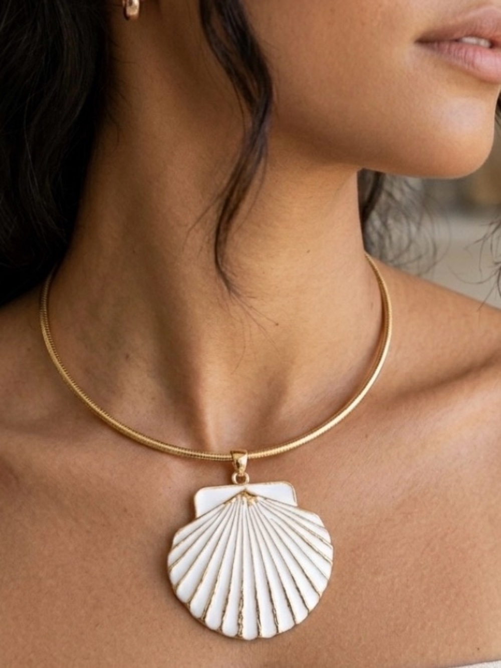 NWT ⚜️🐚⚜️ PIPER K Gold Tone Collar Necklace with Conch Shell Pendant - Picture 2 of 9